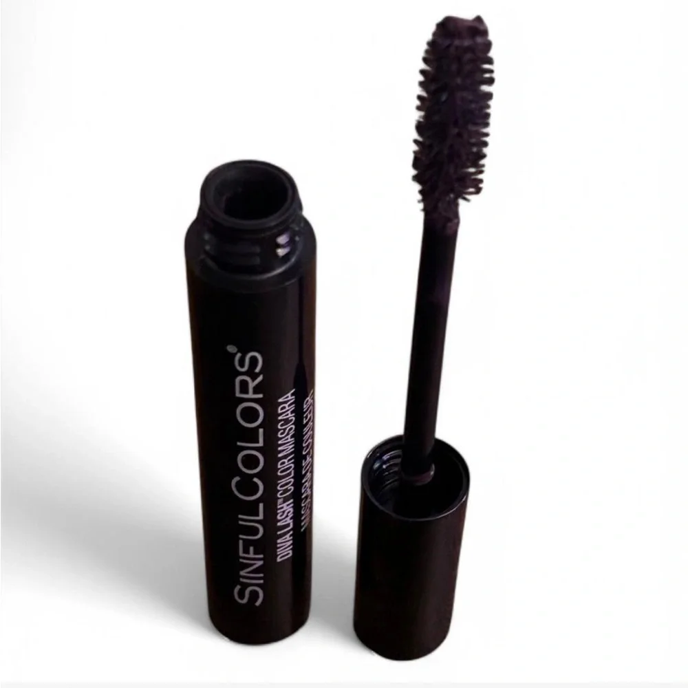 Black Diva Lash Mascara - Volumizing Black Mascara